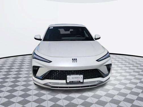 White Frost Tricoat 2026 Buick Envista Avenir