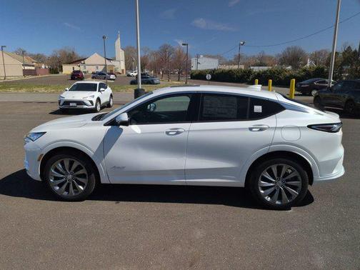 White Frost Tricoat 2026 Buick Envista Avenir