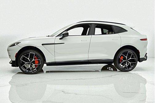2025 Aston Martin DBX 707