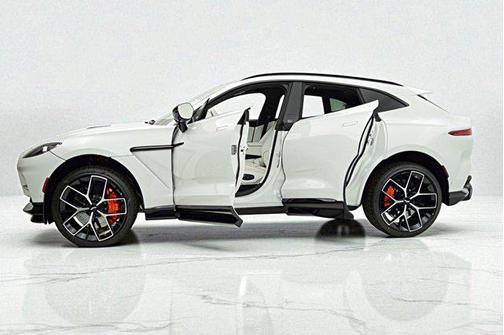 2025 Aston Martin DBX 707