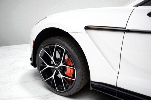 2025 Aston Martin DBX 707