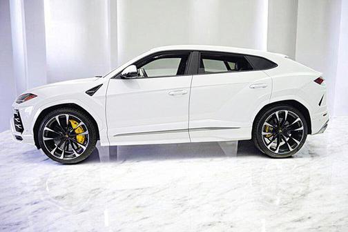 2022 Lamborghini Urus SELEZIONE PRE-OWNED CERTIFIED