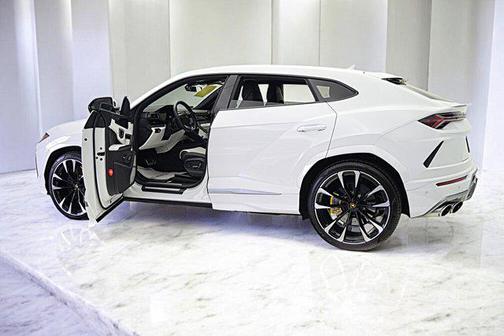 2022 Lamborghini Urus SELEZIONE PRE-OWNED CERTIFIED