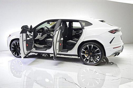 2022 Lamborghini Urus SELEZIONE PRE-OWNED CERTIFIED