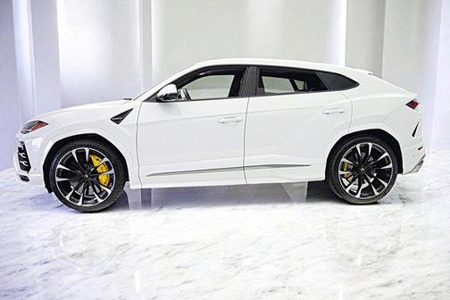 2022 Lamborghini Urus SELEZIONE PRE-OWNED CERTIFIED