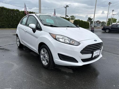 White 2016 Ford Fiesta SE