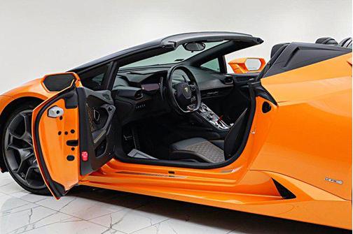 Arancio Borealis 2017 Lamborghini Huracan Spyder/SELEZIONE PRE-OWNED CERTIFIED