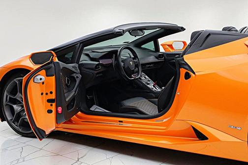 Arancio Borealis 2017 Lamborghini Huracan Spyder/SELEZIONE PRE-OWNED CERTIFIED