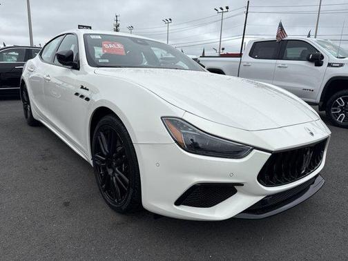 2023 Maserati Ghibli Modena Q4