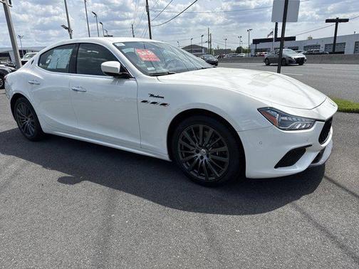 2022 Maserati Ghibli Modena Q4