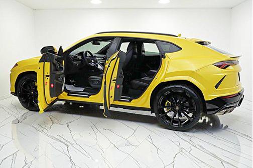 2022 Lamborghini Urus /SELEZIONE PRE-OWNED CERTIFIED