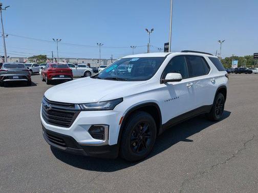 Summit White 2023 Chevrolet Traverse LT Cloth