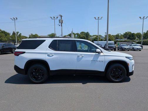 Summit White 2023 Chevrolet Traverse LT Cloth