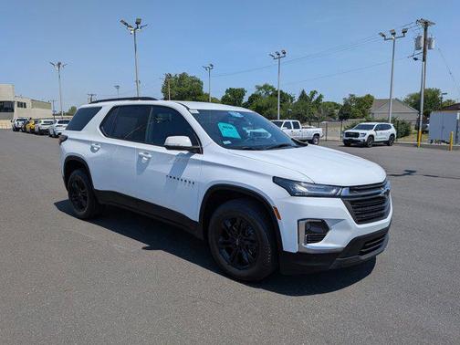 Summit White 2023 Chevrolet Traverse LT Cloth