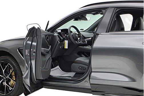 2026 Aston Martin DBX S