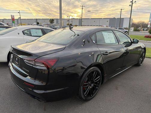 2022 Maserati Quattroporte Modena Q4