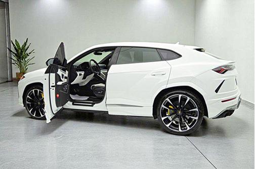 2021 Lamborghini Urus /SELEZIONE PRE-OWNED CERTIFIED