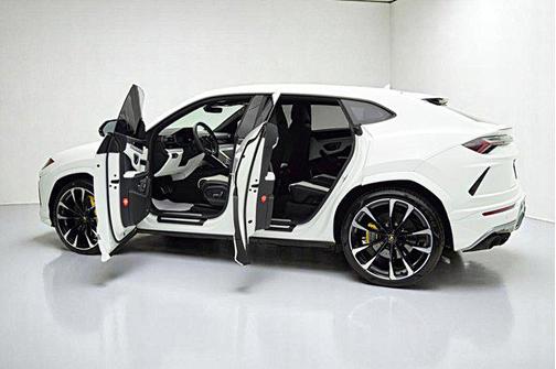 2021 Lamborghini Urus /SELEZIONE PRE-OWNED CERTIFIED