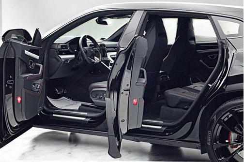 2024 Lamborghini Urus S/LEASE OPTIONS AVAILABLE