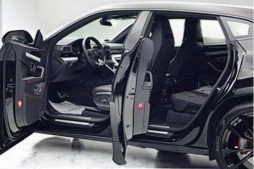 2024 Lamborghini Urus S/LEASE OPTIONS AVAILABLE