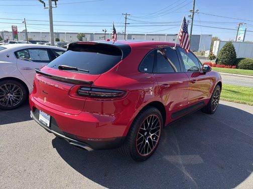 2017 Porsche Macan NA