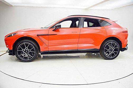 2025 Aston Martin DBX 707