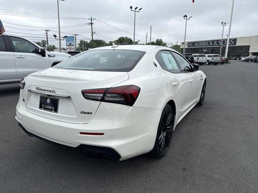 2023 Maserati Ghibli Modena Q4