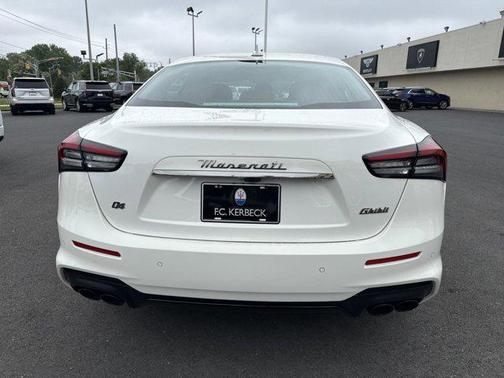 2023 Maserati Ghibli Modena Q4