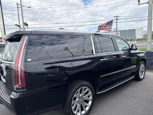 2017 Cadillac Escalade ESV Luxury