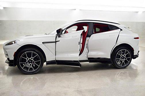 2025 Aston Martin DBX 707
