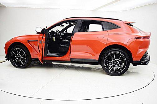 2025 Aston Martin DBX 707