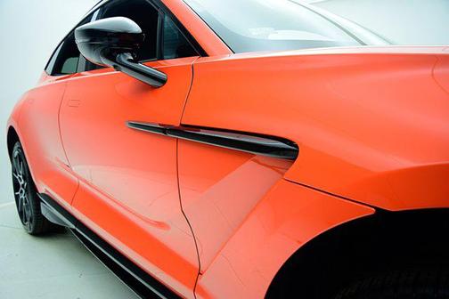 2025 Aston Martin DBX 707