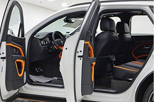 Glacier White 2026 Bentley Bentayga Speed