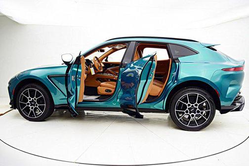 2025 Aston Martin DBX 707