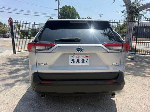 Silver Sky Metallic 2022 Toyota RAV4 Hybrid XLE