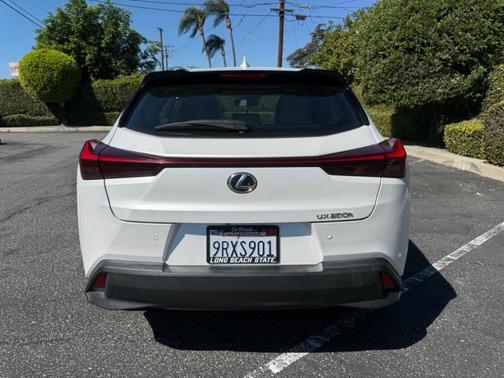Eminent White Pearl 2023 Lexus UX 250h Base