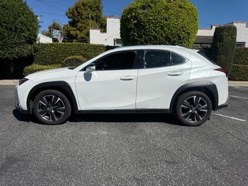 Eminent White Pearl 2023 Lexus UX 250h Base