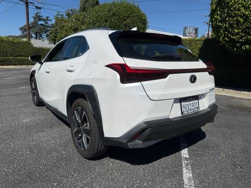 Eminent White Pearl 2023 Lexus UX 250h Base