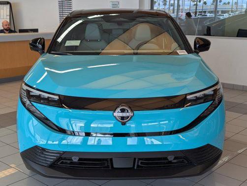 Seabreeze Blue Pearl/Black 2026 Nissan Leaf SV+