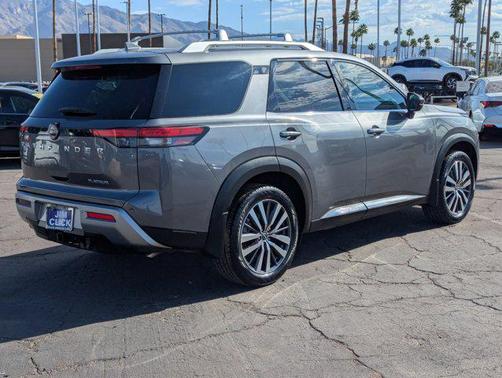 2022 Nissan Pathfinder Platinum 2WD