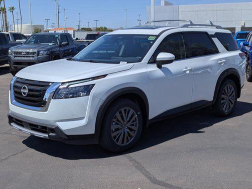 2025 Nissan Pathfinder SL 4WD