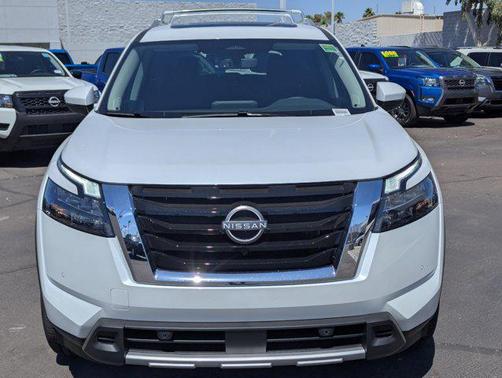 2025 Nissan Pathfinder SL 4WD