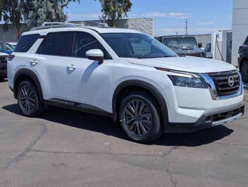 2025 Nissan Pathfinder SL 4WD