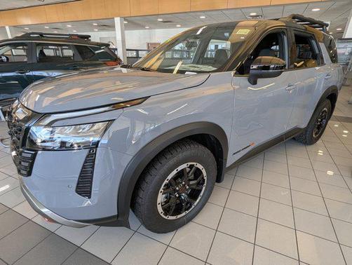 Boulder Gray Pearl/Super Black 2026 Nissan Pathfinder Rock Creek