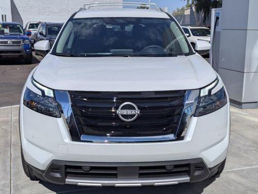 2025 Nissan Pathfinder SL FWD