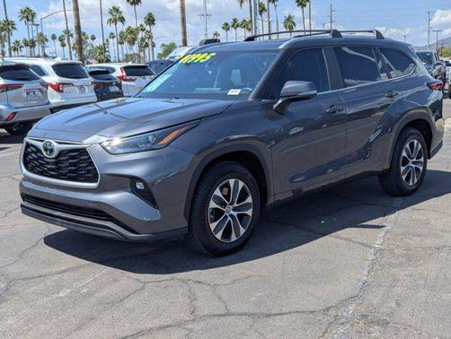 2023 Toyota Highlander XLE
