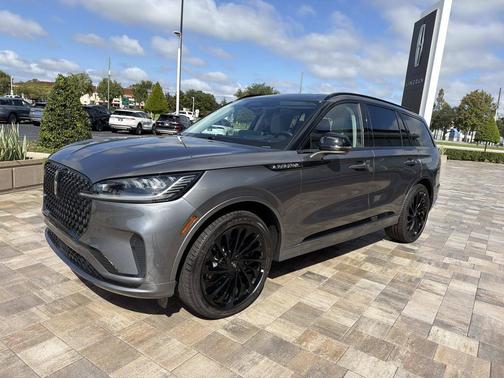 Asher Gray Metallic Clearcoat 2027 Lincoln Aviator Reserve