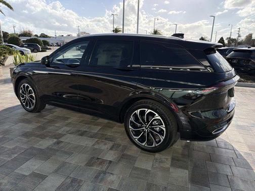 Infinite Black Metallic Clearcoat 2026 Lincoln Nautilus Reserve