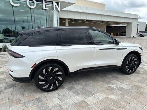 2025 Lincoln Nautilus Reserve