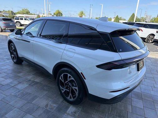 White Platinum Metallic Tri-Coat 2026 Lincoln Nautilus Premiere